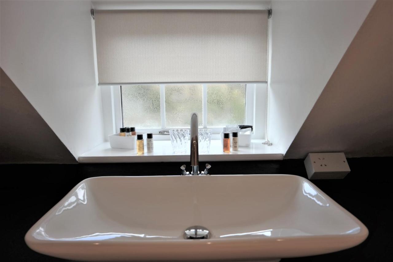 White Linen Whitby, Room Only 외부 사진