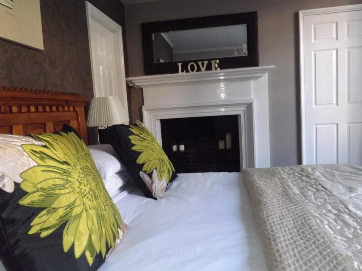 White Linen Whitby, Room Only 외부 사진