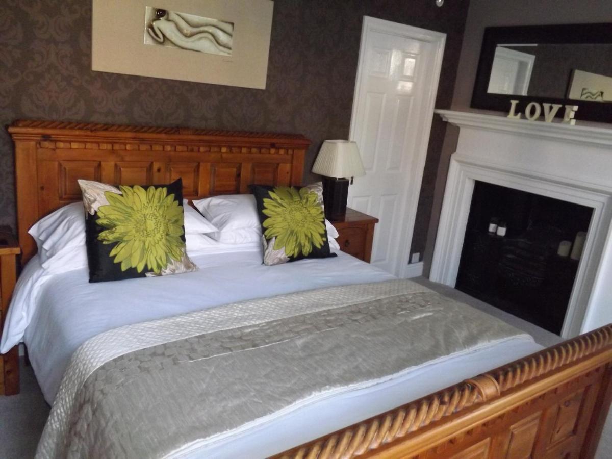 White Linen Whitby, Room Only 외부 사진